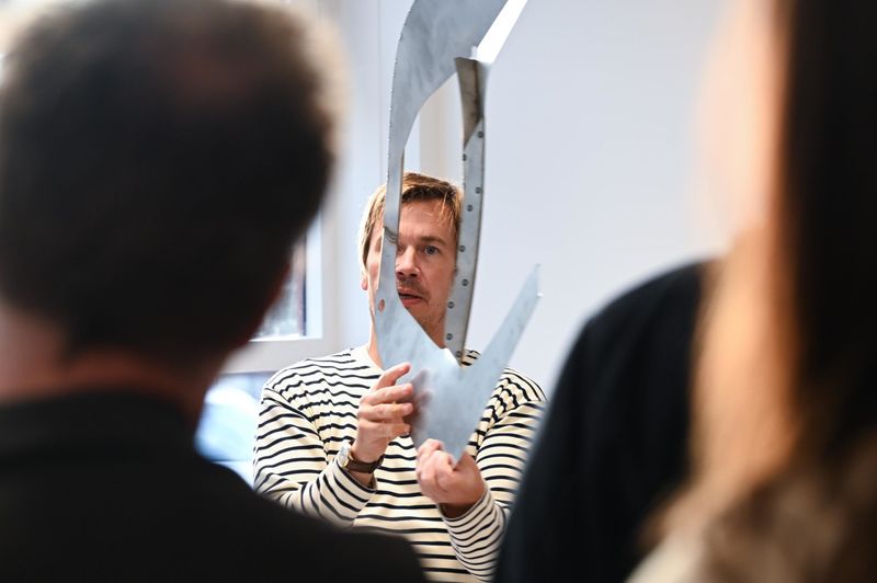 The design community visited three Swedish companies. Among them, the startup Stilride with their own tech for curve folding steel. Image credit: Emma Viberg/Techarenan.