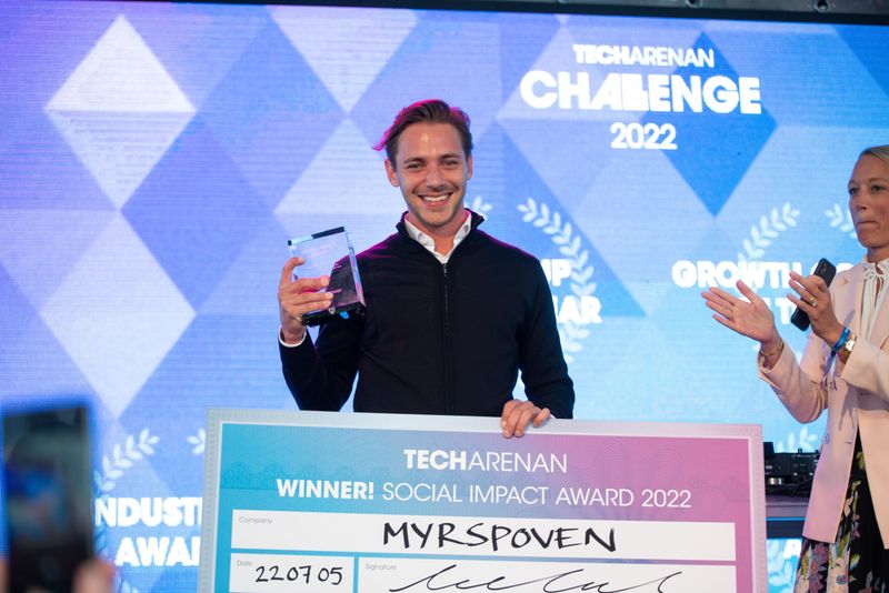 Tobias Björk, Head of Business Development, receiving Social Impact Award in Techarenan Challenge 2022. Photo: Tommy Fondelius.